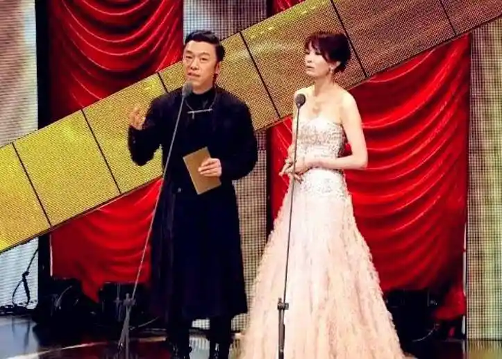 百亿影帝黄渤,被高虎带进娱乐圈,他的人生就是"一出好戏"_郑裕玲_父母