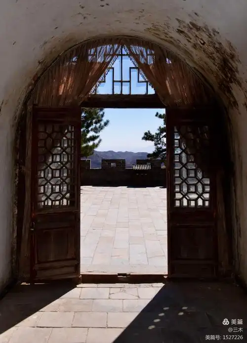 雁门关驿站窑洞门