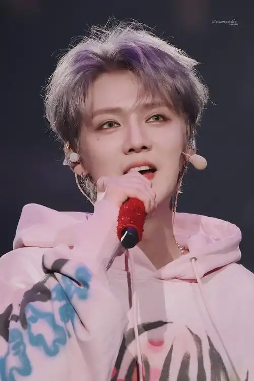 鹿晗狗啃式刘海