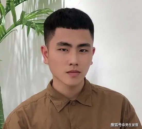 男生"两边铲"发型到底有多帅?理发师建议剪这5款,潮流有魅力