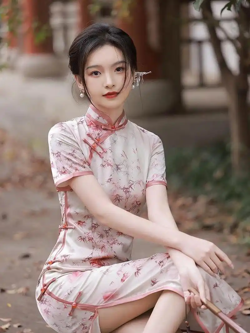 女孩子穿旗袍,真的好温柔呀