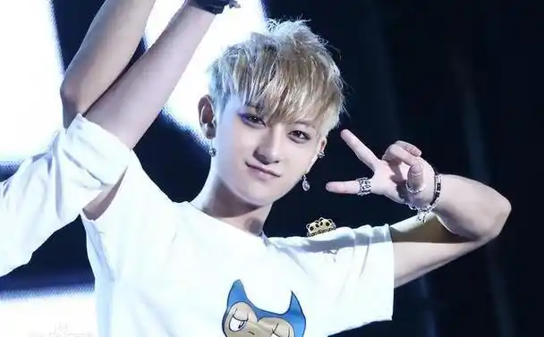 黄子韬:为哑巴发小学手语,成名后把他留在身边当助理