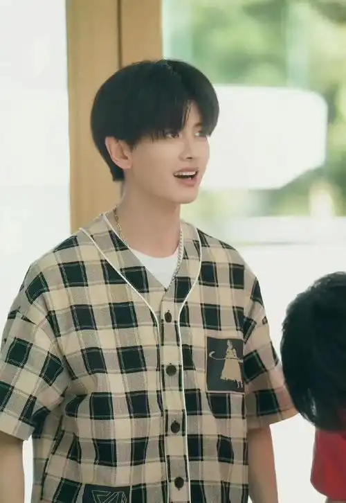 任嘉伦烈焰开播国超你又帅回来啦