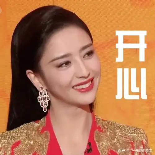 佟丽娅的"烈焰红唇",衬肤色,提精神,笑起来尤为迷人