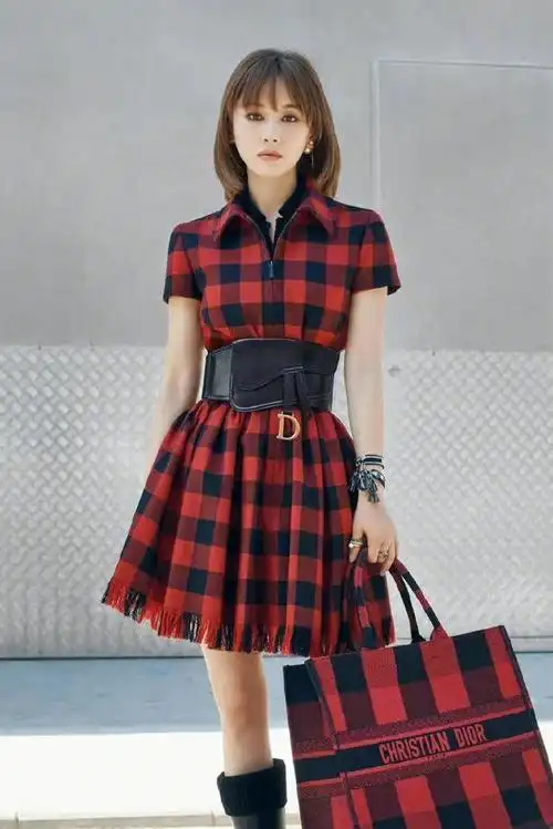 王子文秋冬穿搭生活照