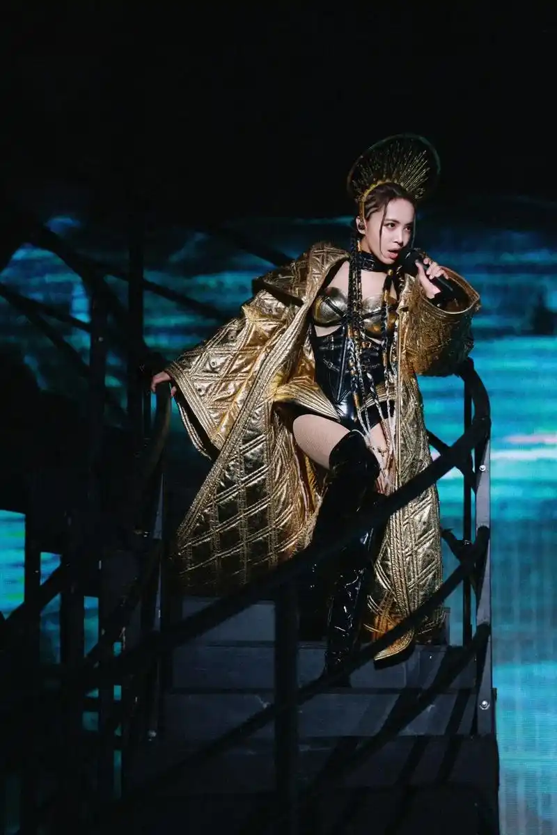 蔡依林演唱会.关于我跟偶像对视的证据, 和一起走过青春的人一 - 抖音