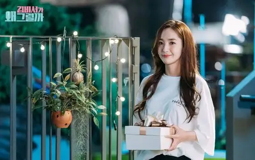 朴敏英《金秘书为何那样》最新剧照壁纸-日韩影视-壁纸下载-美桌网