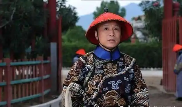 太监手里长拿着一样东西,一头圆圆一头毛,居然还有这大用处