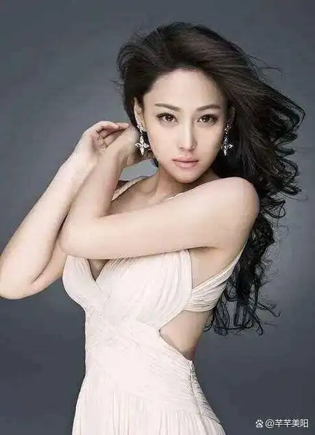 早期的张馨予才是真的"人间水蜜桃",这谁能顶得住啊?