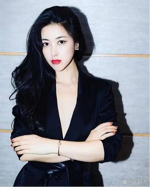 演员朱珠绝对是聪明人在国外积攒名利在国内变身实力女演员