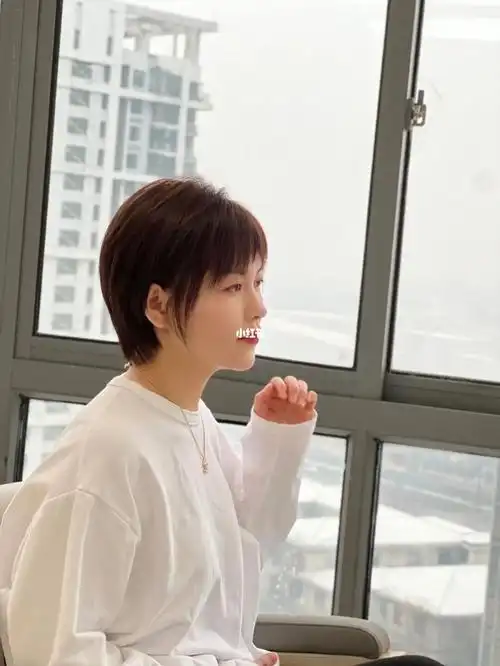 适合圆脸的女生短发