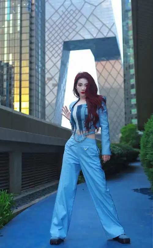 喻言新歌war##喻言欢迎来到y世界演唱会