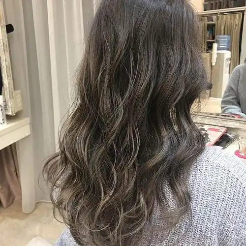 最受长发女生喜爱的发型水波纹