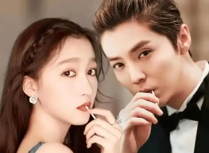 除了关晓彤和鹿晗这一对小情侣之外,还有男方的经纪人老高