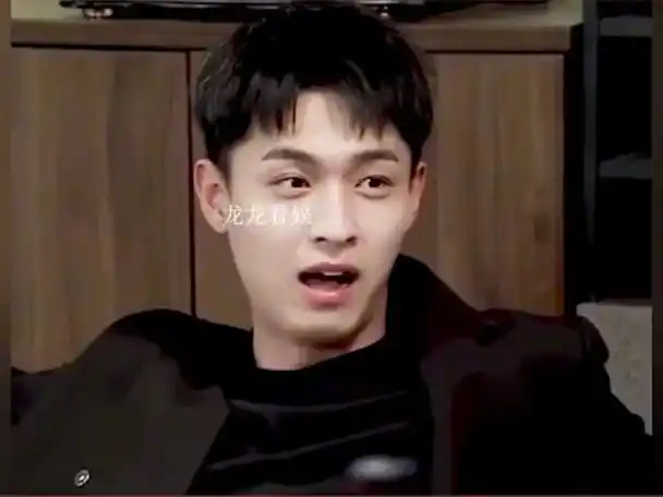 蹦迪表演艺术家秦霄贤,dj一响立马进入状态,凭一己之力带偏德云社众人