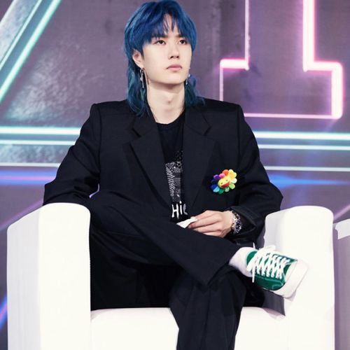 王一博出走套装西服太阳花阔腿宽松演出跳舞男团西服套装