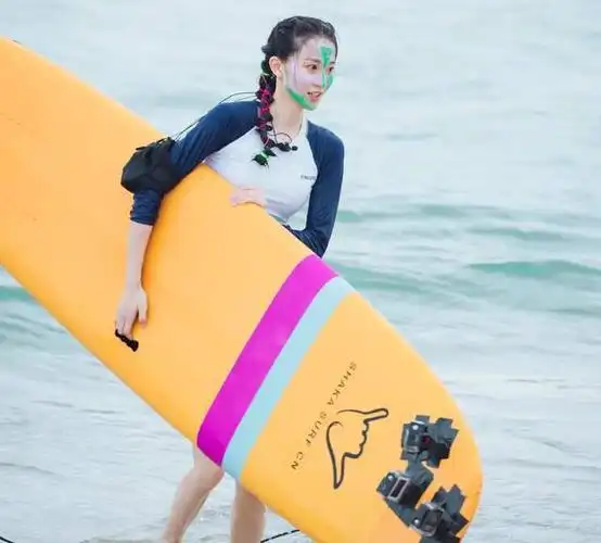 张豆豆被网友喊话不要再继续赴约张豆豆表示我再勇敢一次