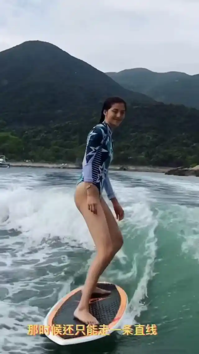 26岁tvb花旦近照曝光,与朋友聚会生活精致,手戴20万金表超抢镜|吴千语