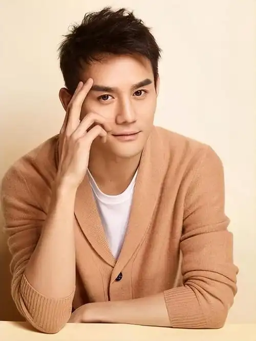 回顾金鹰男神王凯父亲肺癌离世后他查出肺部阴影红不红已不重要