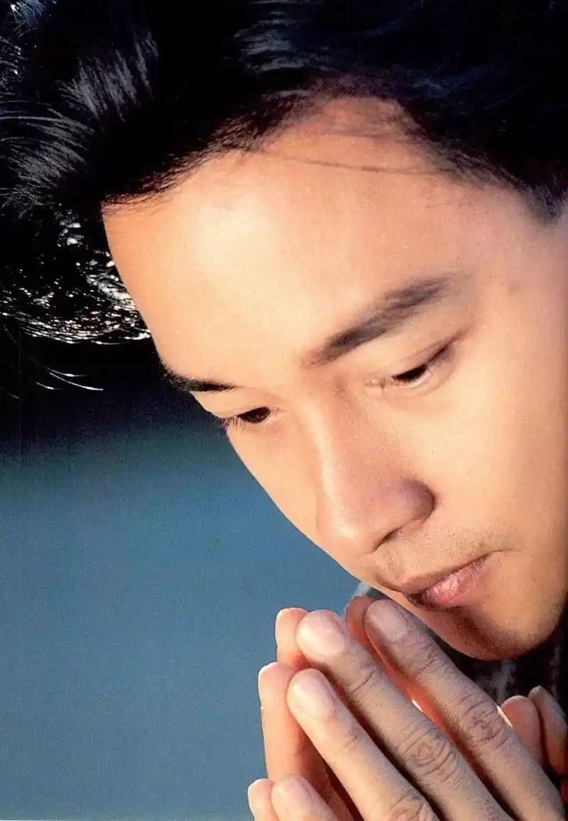 张国荣在光与影的旖旎里怀念一个人