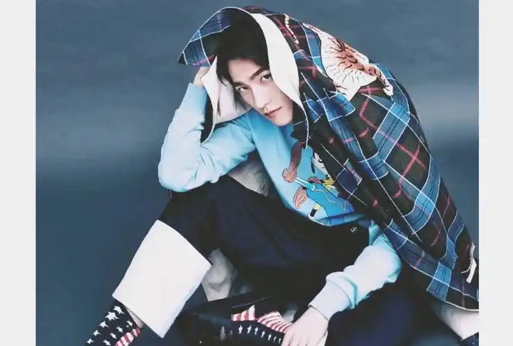 桌面壁纸 明星图片 > 正文  本文 帅气男星杨洋桌面锁屏_迷妹们的男神