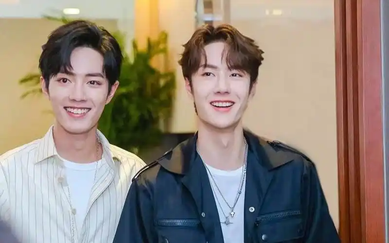 王一博肖战天天向上双人后台专访完整版