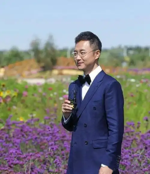 (05)春妮听了刚强的话,觉得很有道理,年龄越大,反而越感觉寂寞.