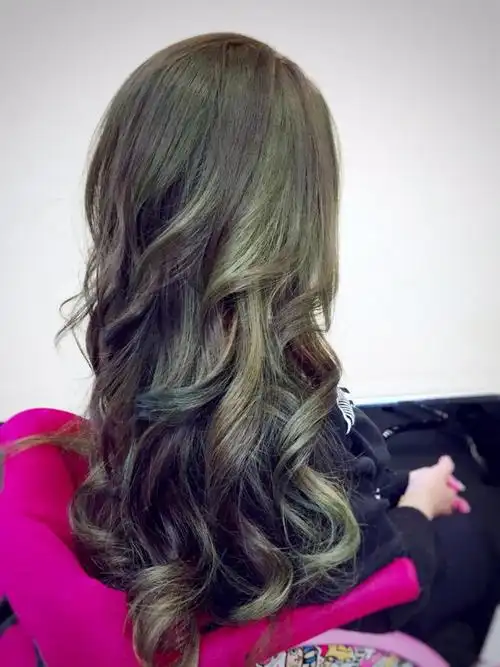 2018流行抹茶绿挑染设计