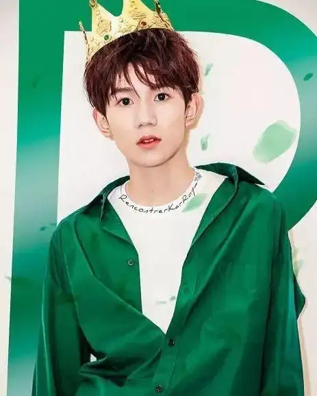 王源小哥哥的颜值是很高的,和大多数小鲜肉相同,王源拥有清秀的五官和