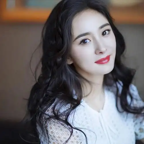 杨幂被问是否会为了女儿复婚,一句话让人匪夷所思,当妈的不容易