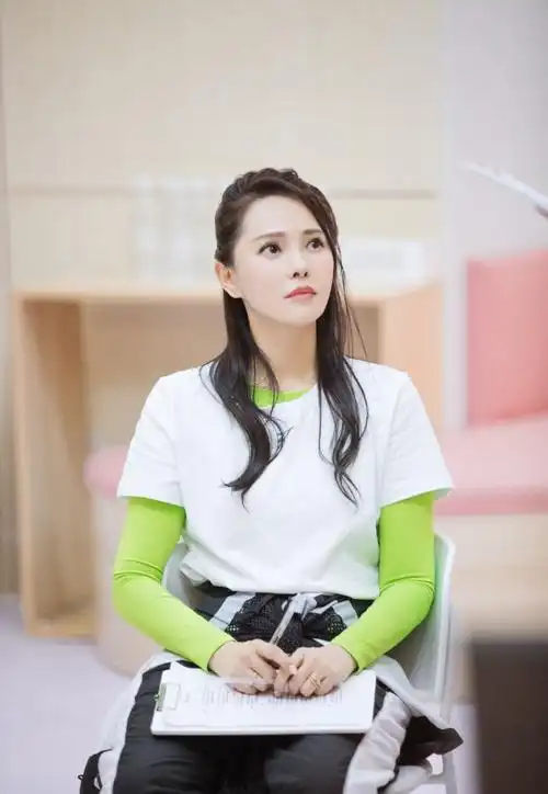 演员伊能静表示:48岁高龄为小丈夫生孩子,是这辈子最正确的决定