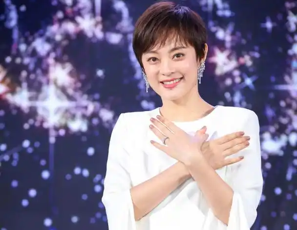 孙俪晒晚餐照,难怪她体重才90斤,身材惹人羡,不愧为健身达人_动作