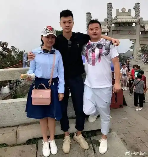 《热辣滚烫》里贾玲妈被狂赞,丈夫竟是《乡村爱情》里的他