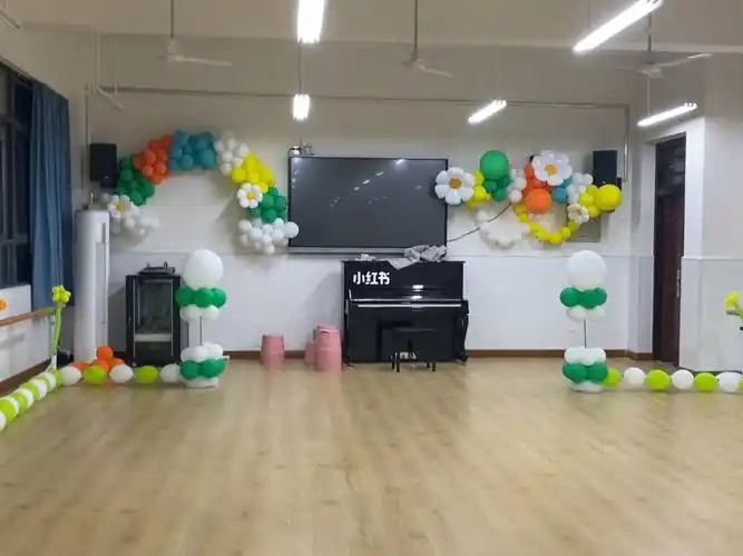 教室布置,学校艺术节节目彩排,老师们也给了满满的仪式感哦#学校气球