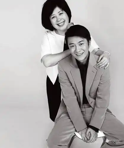 李小婉母子合拍杂志 林申找女友要靓过妈(组图)