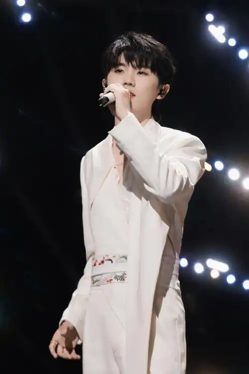 古风古韵的白衣少年谁能不心动啊啊啊啊@时代少年团队长-马嘉祺#那英