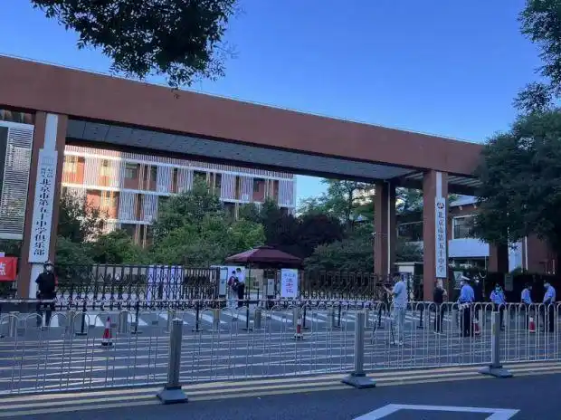 北京中考第五十中学考点:家长即送即走不聚集