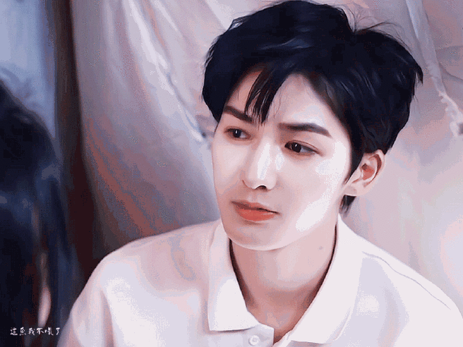 全世界都在等你们分手#"也不是不行"这里笑得好甜啊朱正廷/纪述