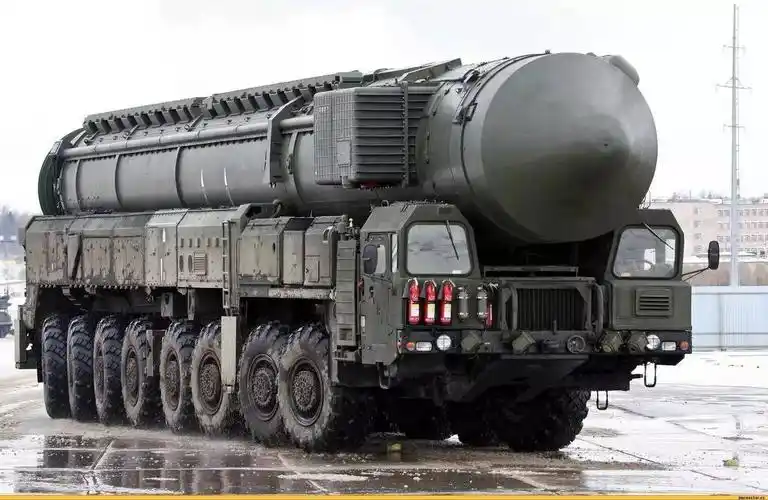 八轴的"快递":解析阅兵首款采用越野底盘的东风31ag洲际导弹