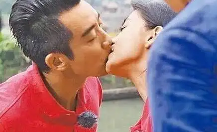 angelababy郑恺传绯闻 吻照曝光气晕黄晓明
