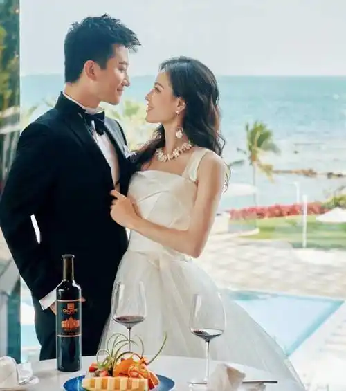 35岁吴敏霞结婚4年再拍婚纱照,与老公全程对视,身材不输女星_丈夫