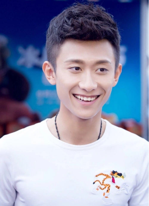 8位童星今昔对比:吴磊成"顶流",张一山陷入困境,他逐渐消失