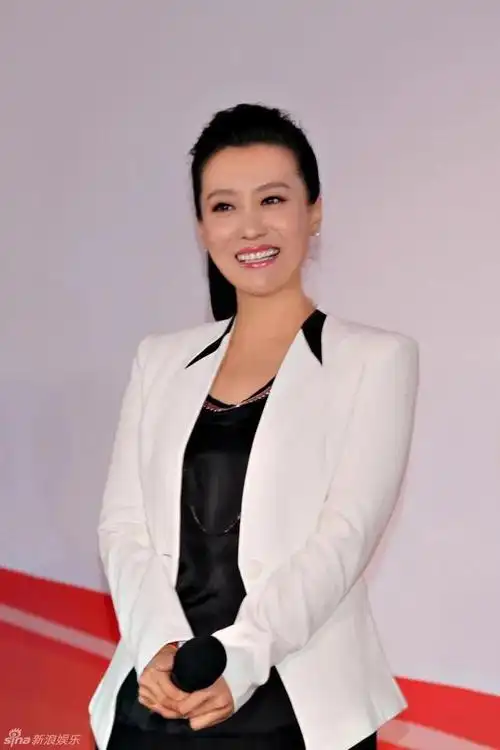 歌唱家谭晶歌唱技法优缺点分析及学习注意事项