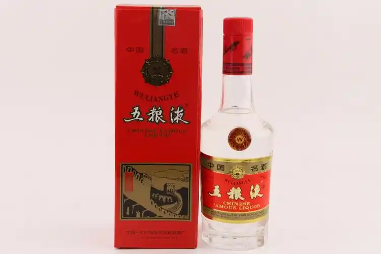 (不合格,背光失真,二楼汾酒的图片还可以,但需要剪裁为正方形)