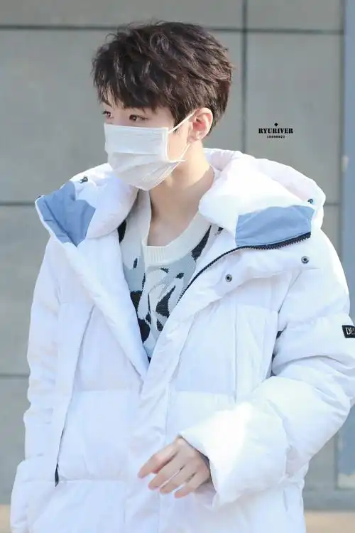 王俊凯 春晚彩排后台 有好好戴口罩的小朋友