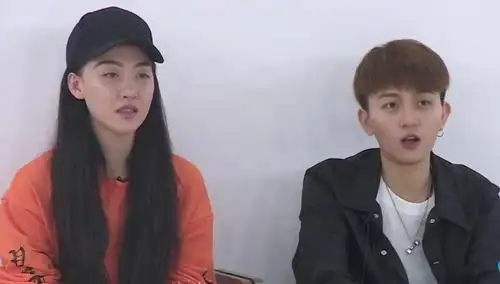 王金金张晓钰化身麻辣鲜师 黄汐源取经狂补人气秘诀