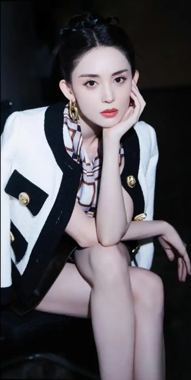 古力娜扎# 黑白拼色写真,妩媚柔情,甜美迷人