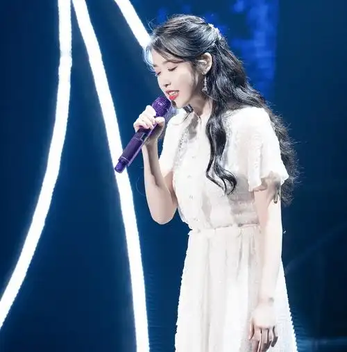 iu李知恩舞台照