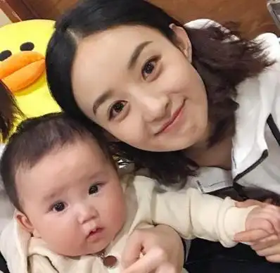 人逢喜事精神爽,赵丽颖生娃后她传来好消息,喂奶画面超感人!