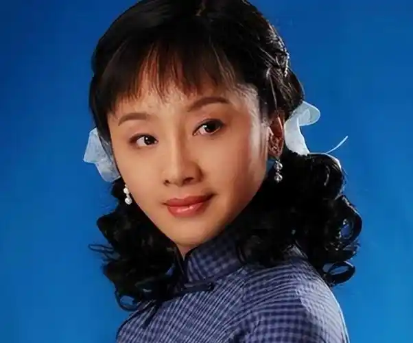 演员唐静:与王新军离婚后,独自陪儿子长大,如今的选择令人泪目